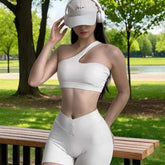 soutien-gorge fitness rouge asymétrique pour yoga et fitness avec design épaule dénudée et coupe slim ajustée